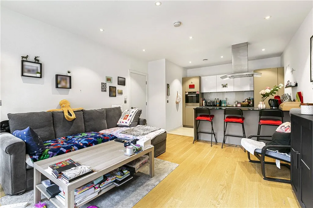 Fairfield Avenue, Staines-upon-Thames, TW18, photo 5