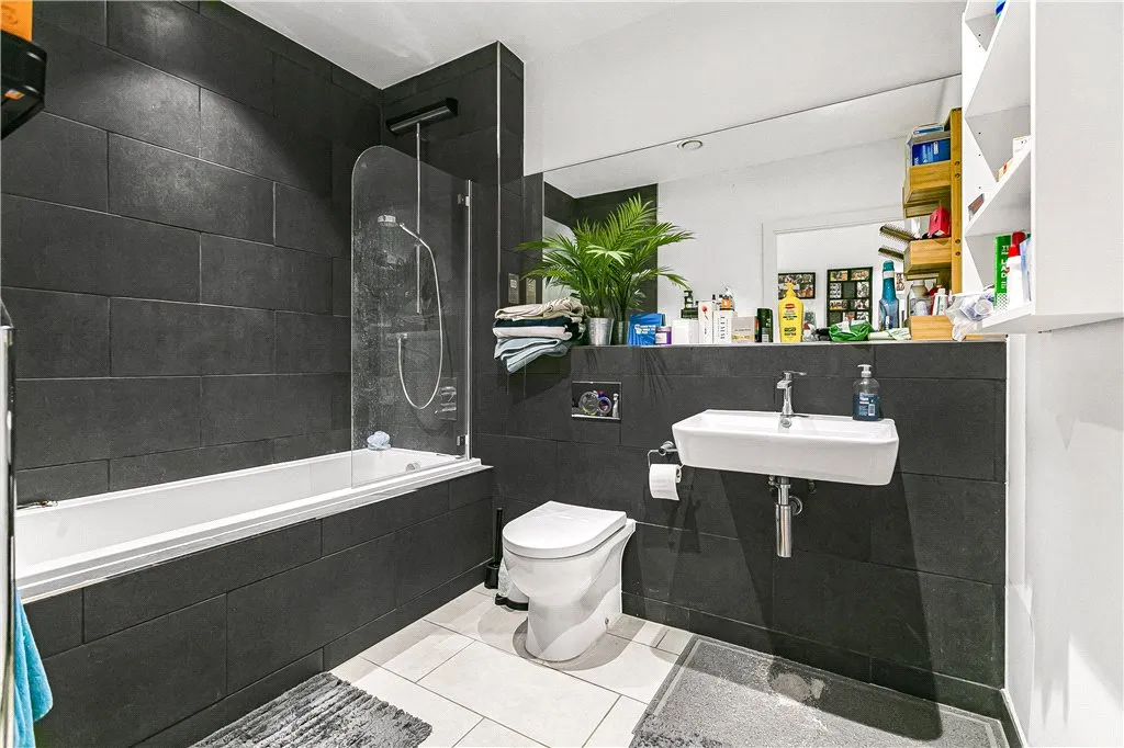 Fairfield Avenue, Staines-upon-Thames, TW18, photo 9