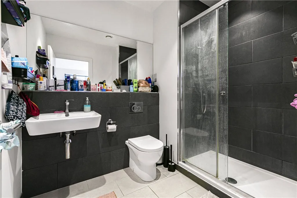 Fairfield Avenue, Staines-upon-Thames, TW18, photo 8
