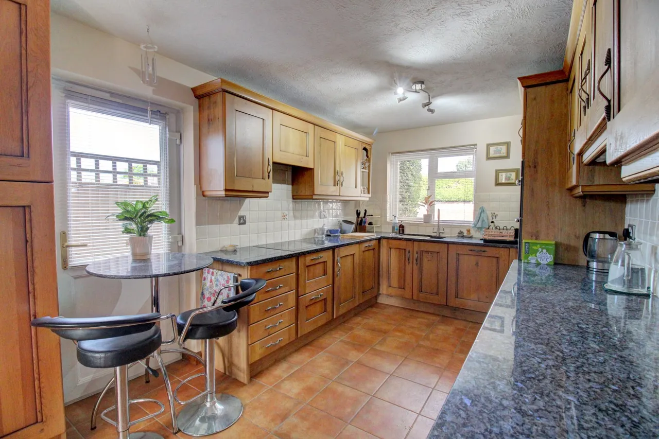 Wellington Way, Horley, RH6, photo 3
