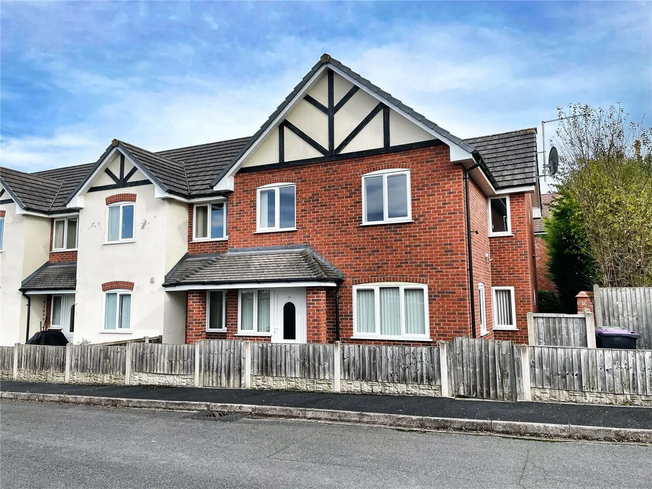 2 bed flat for sale, Pine Close, Market Drayton, TF9