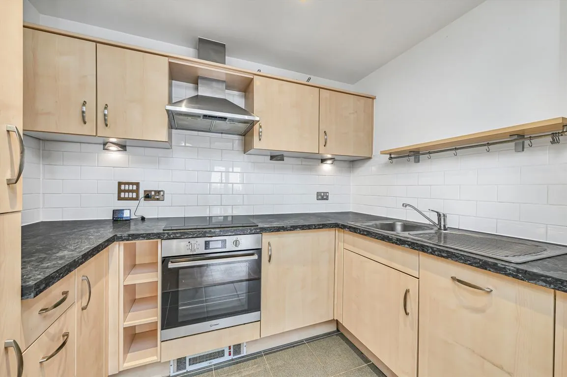 Garratt Lane, SW18, photo 3