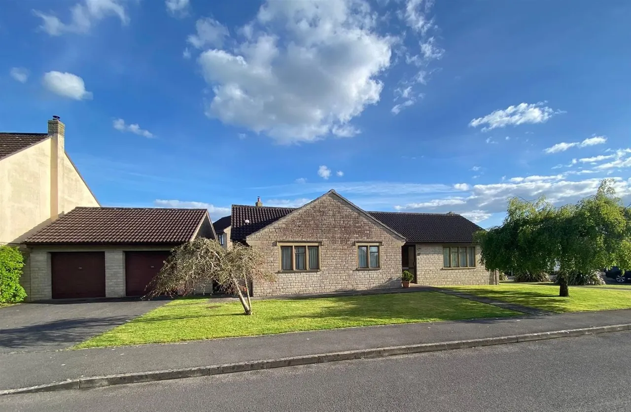 3 bed house for sale — Freame Way, Gillingham, Dorset SP8 4RA