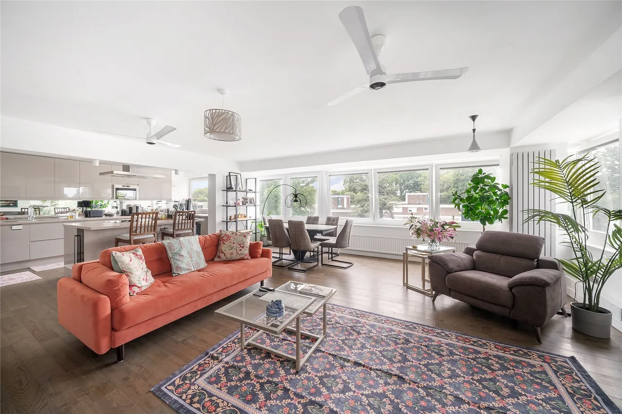 2 bed flat to rent — Somerset Road, London, SW19