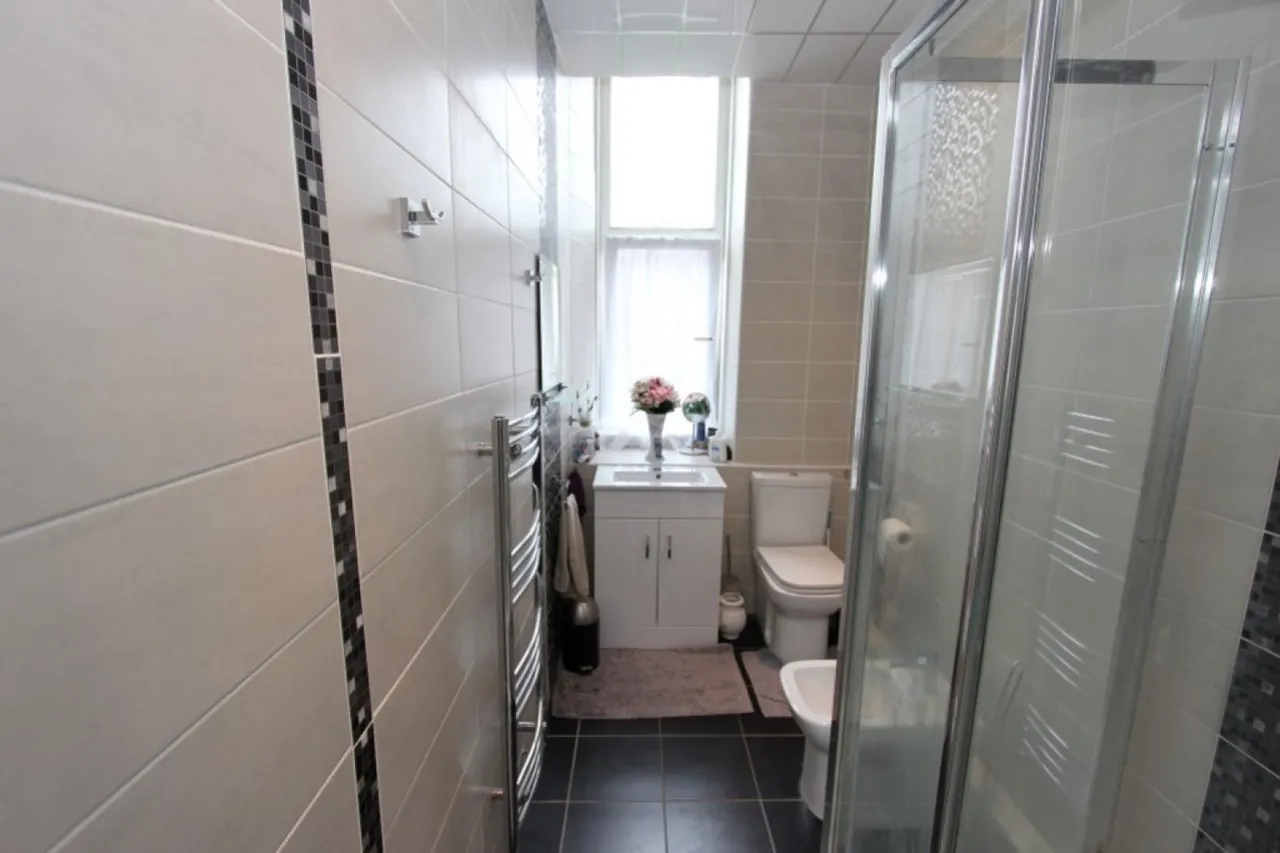 71 Dixon Avenue, photo 8