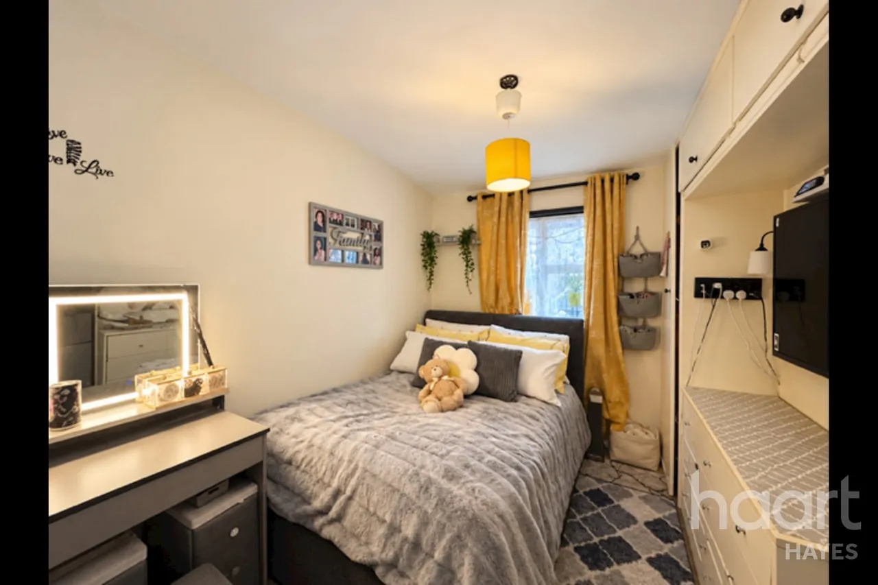 Abbey Close, Hayes, UB3, photo 6