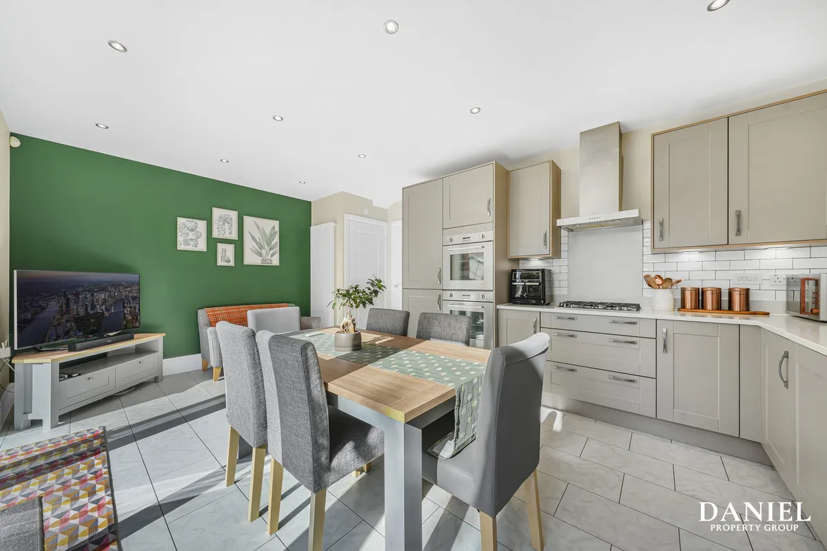Bebington Drive, Langdon Hills, SS16, photo 10