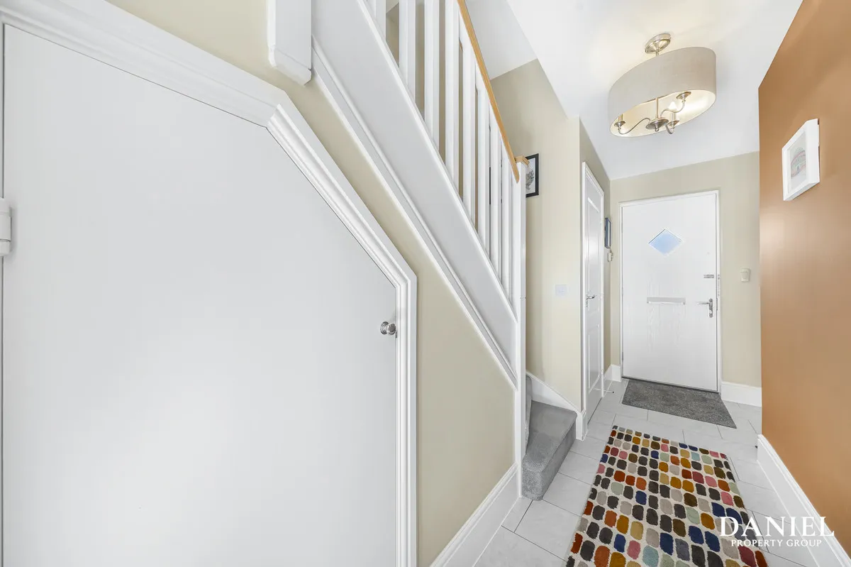 Bebington Drive, Langdon Hills, SS16, photo 5
