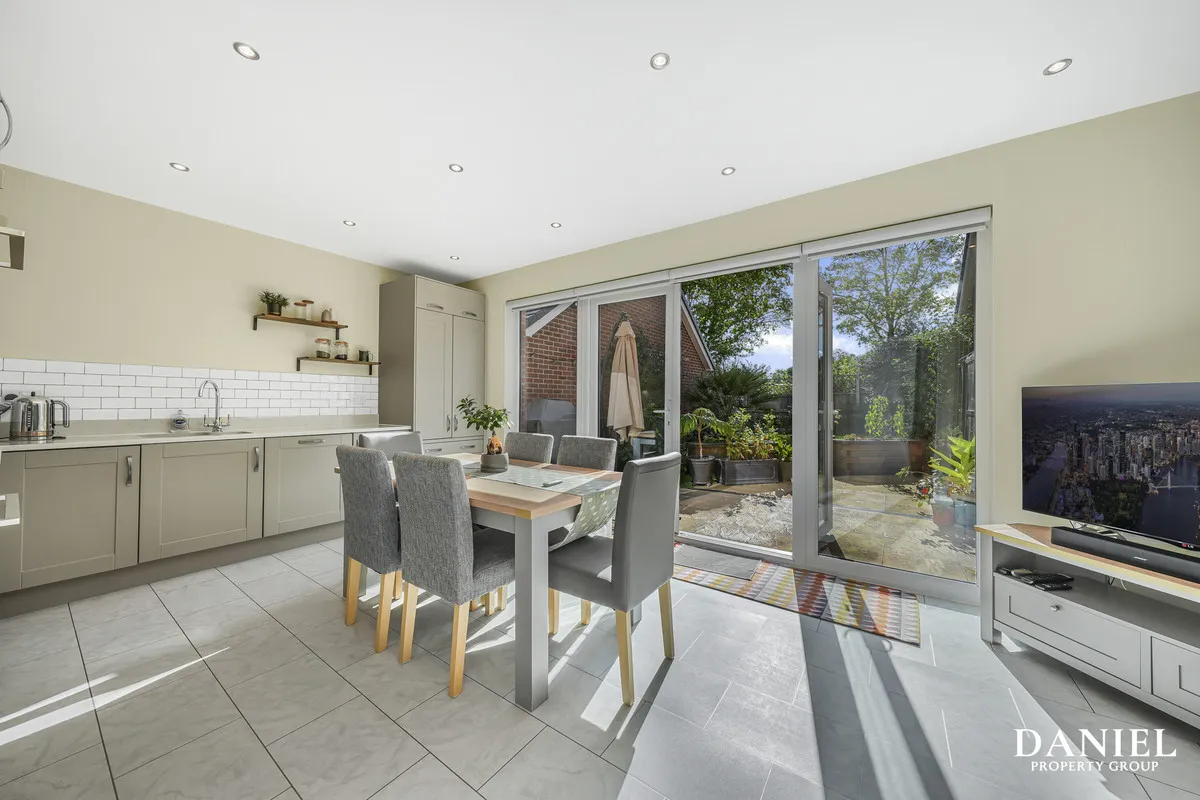 Bebington Drive, Langdon Hills, SS16, photo 9