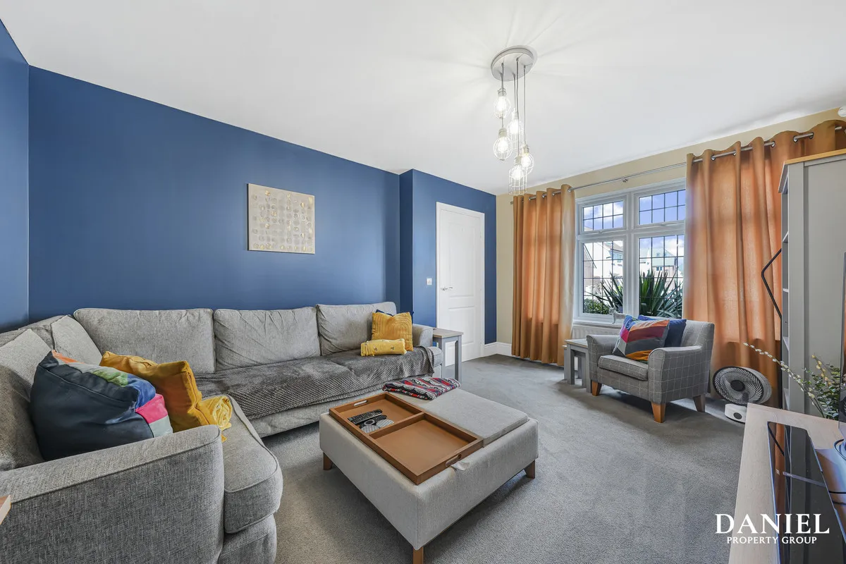 Bebington Drive, Langdon Hills, SS16, photo 2