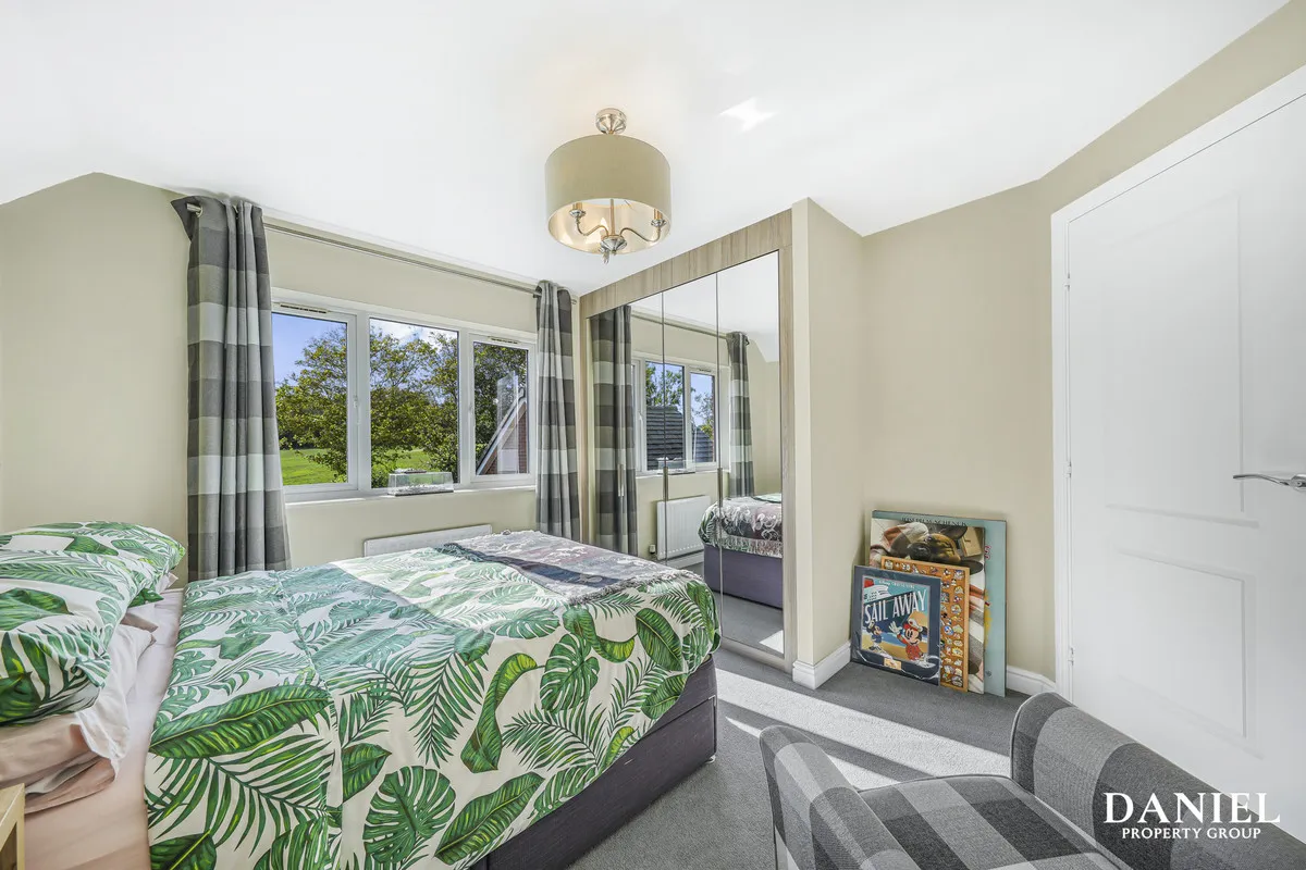Bebington Drive, Langdon Hills, SS16, photo 19