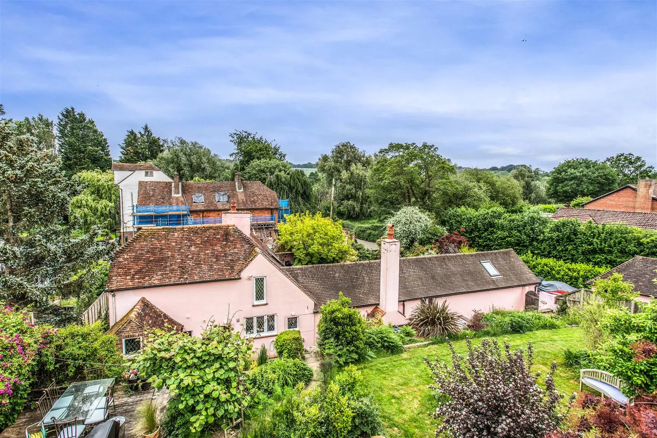 Hempstead Lane, Uckfield, East Sussex, TN22 3DL, photo 2