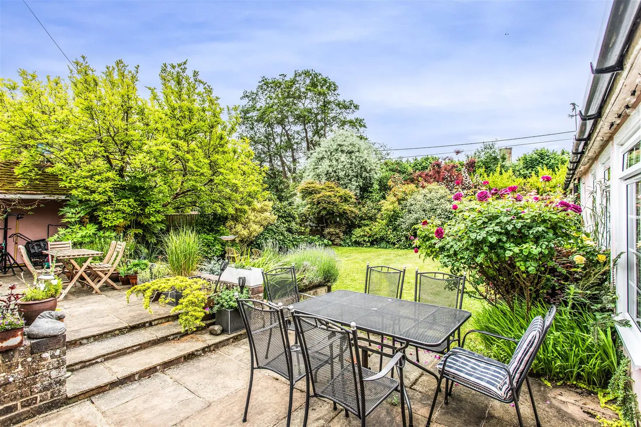 Hempstead Lane, Uckfield, East Sussex, TN22 3DL, photo 24
