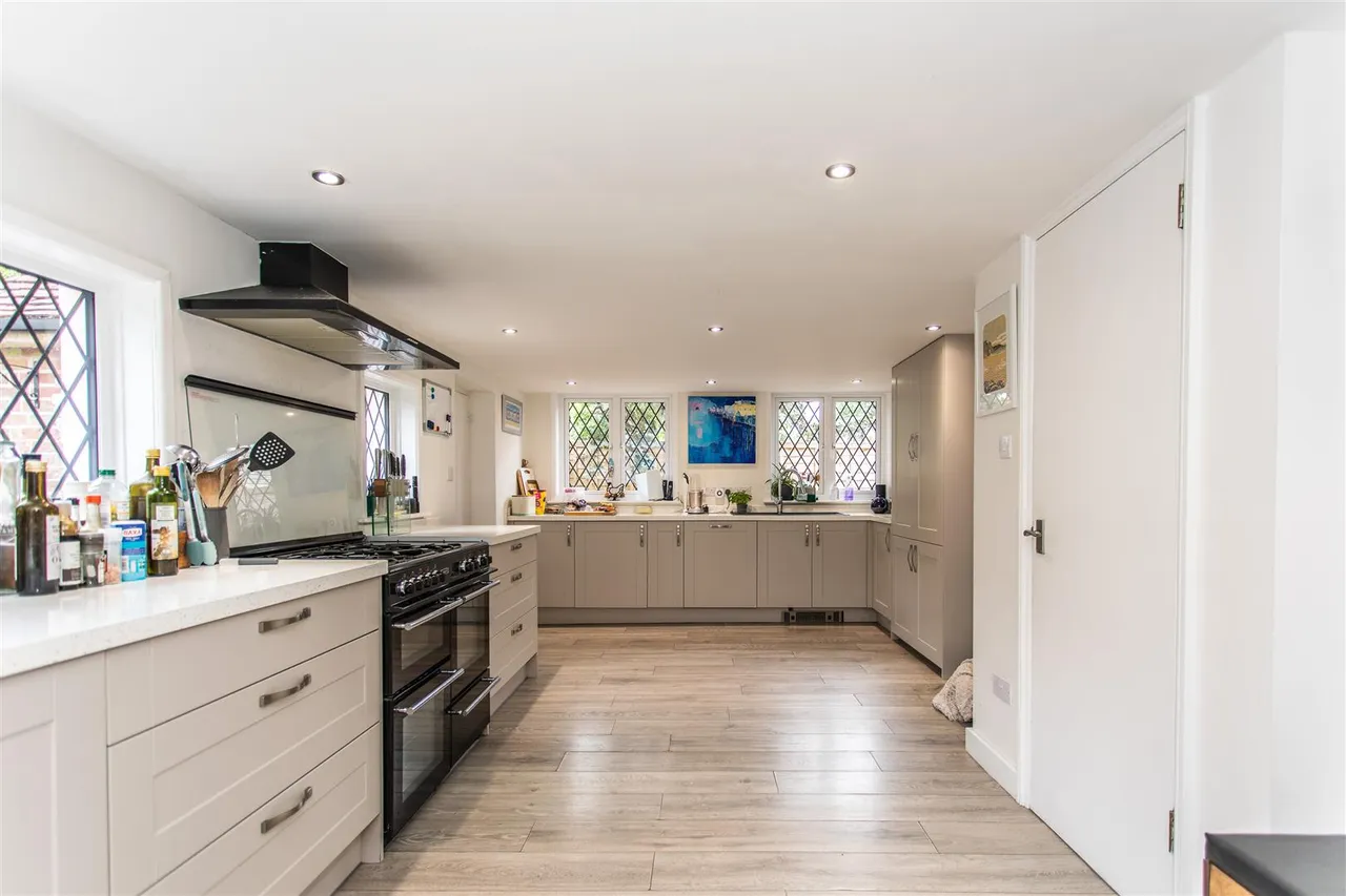 Hempstead Lane, Uckfield, East Sussex, TN22 3DL, photo 11