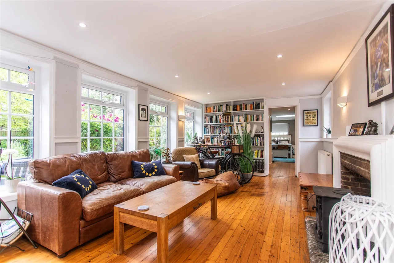 Hempstead Lane, Uckfield, East Sussex, TN22 3DL, photo 5