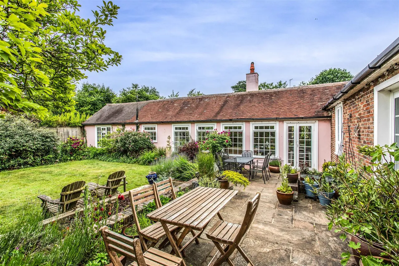Hempstead Lane, Uckfield, East Sussex, TN22 3DL, photo 21