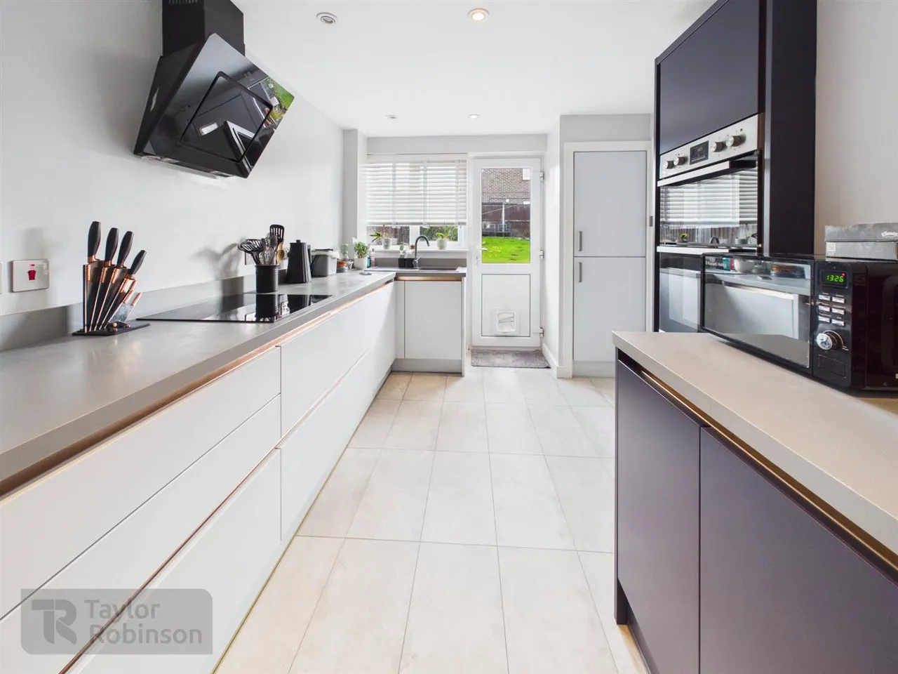 Highams Hill, Gossops Green, RH11, photo 2