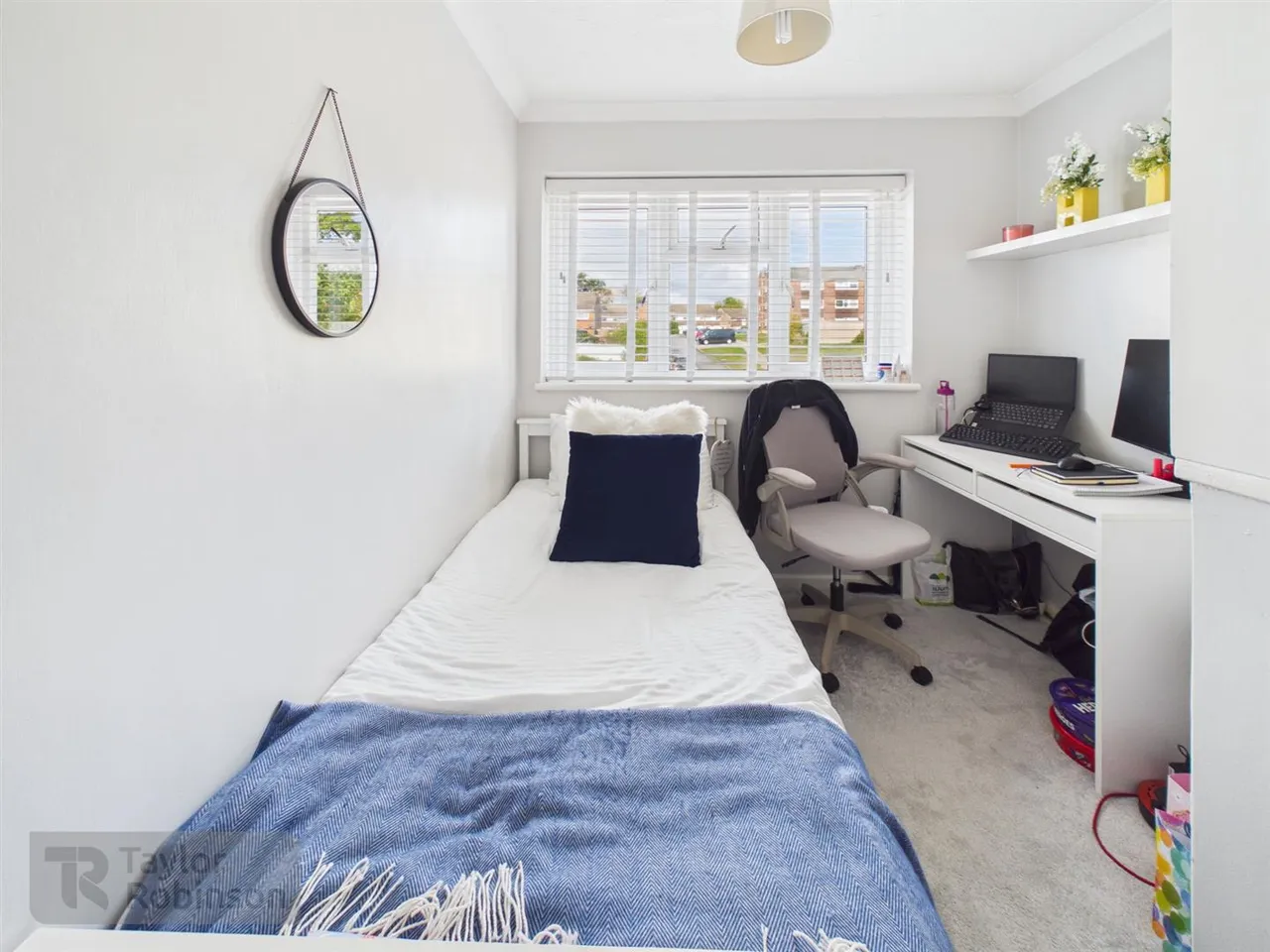 Highams Hill, Gossops Green, RH11, photo 9