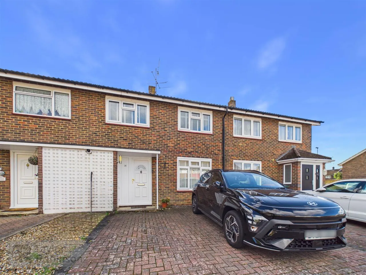 3 bed property for sale, Highams Hill, Gossops Green, RH11