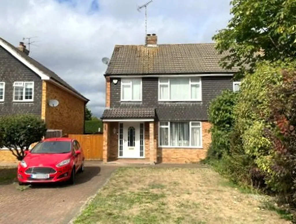 3 bed house for sale — Southbourne Drive, Bourne End SL8 5RZ