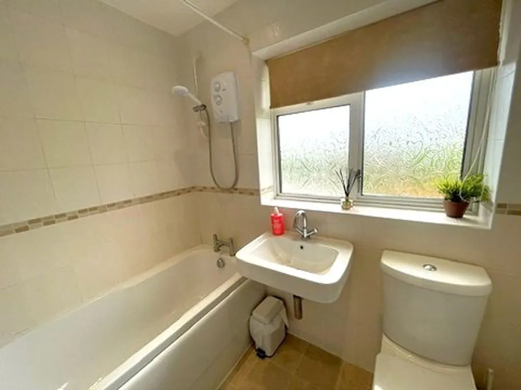 Southbourne Drive, Bourne End SL8 5RZ, photo 12