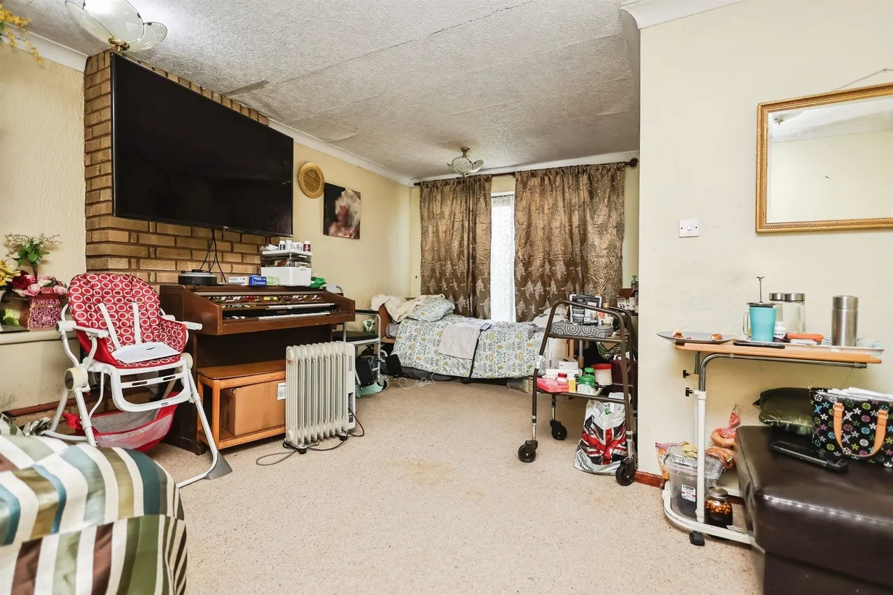 Middle Leasow, Quinton, B32, photo 3