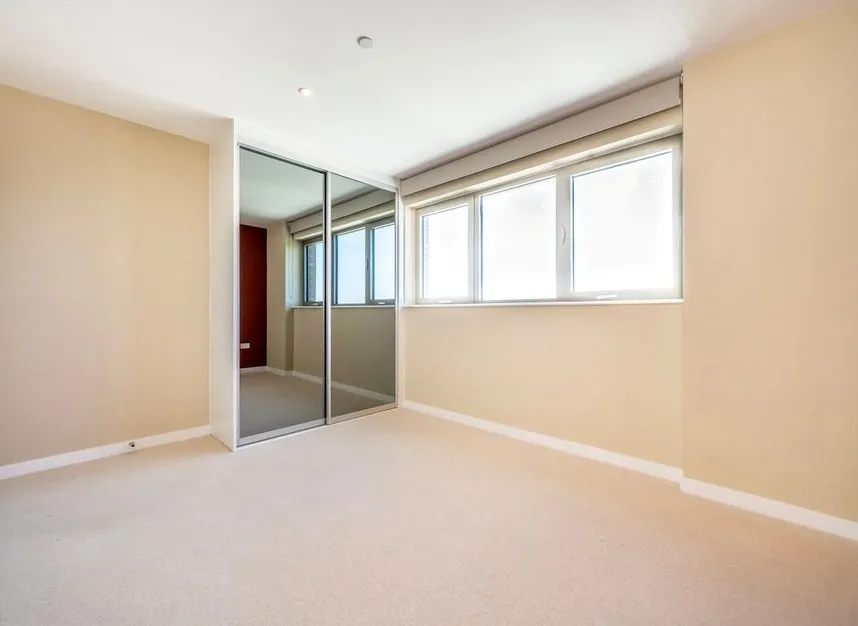 Atlantis Avenue, Gallions Reach, E16, photo 9