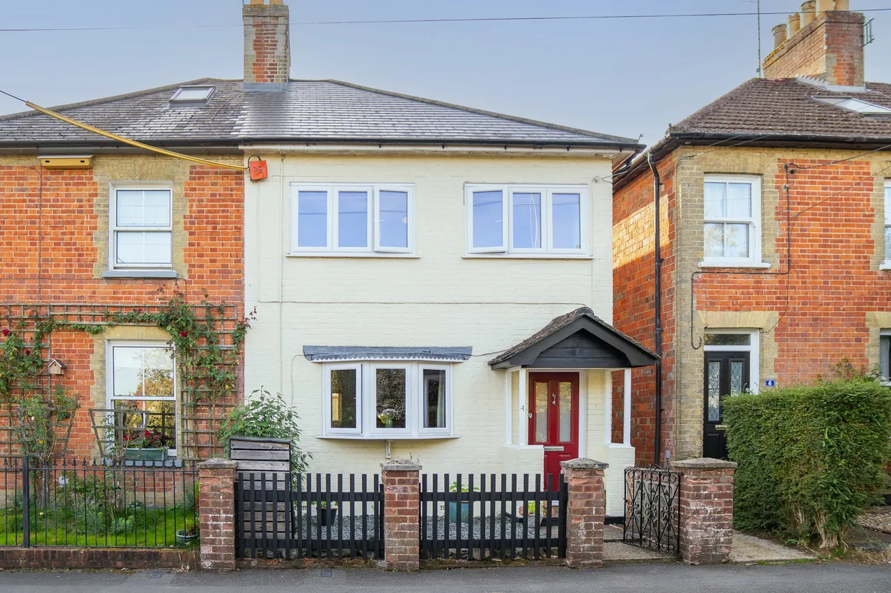 2 bed house for sale, Bow Street, Alton, GU34