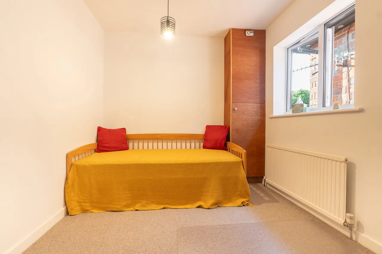 Bow Street, Alton, GU34, photo 15