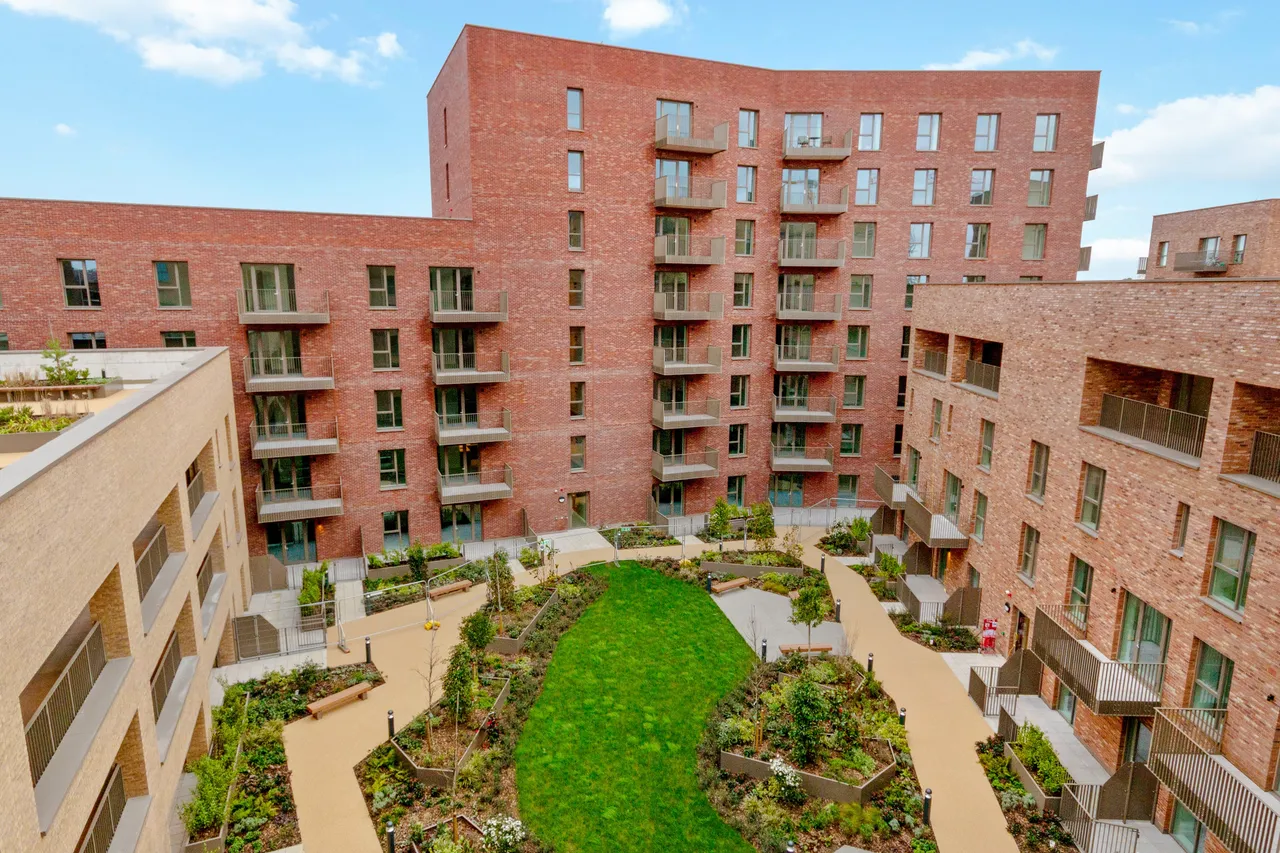 Civic Street, London, TW3, photo 12