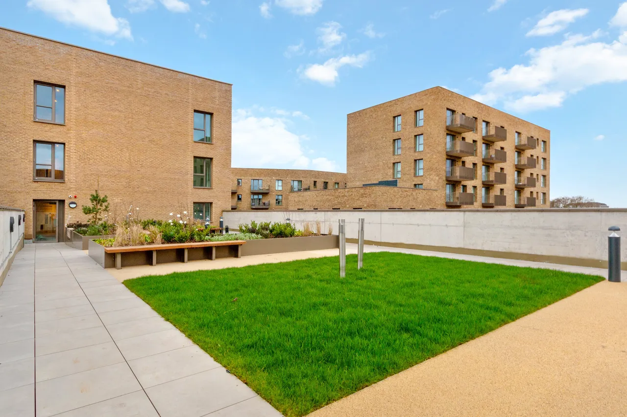 Civic Street, London, TW3, photo 11