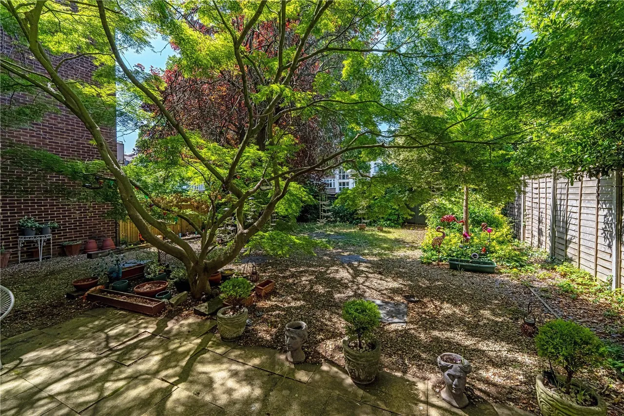 Cumberland Close, St Margarets, TW1, photo 10