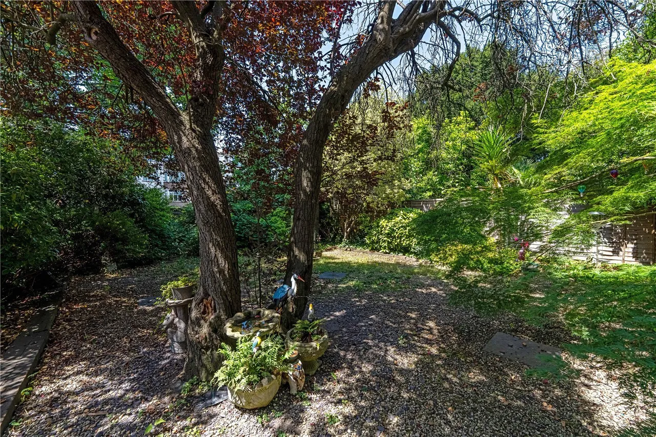 Cumberland Close, St Margarets, TW1, photo 11