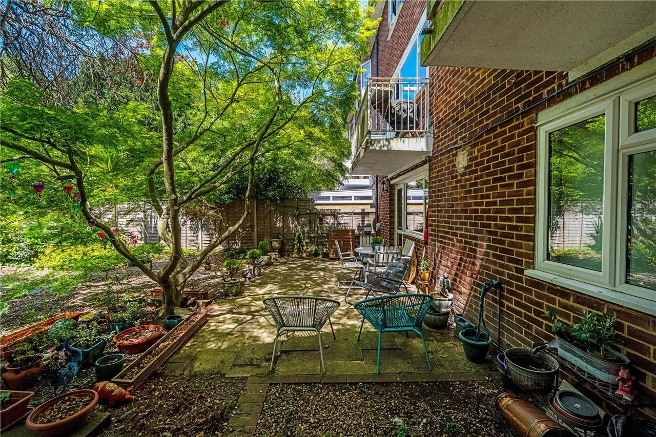 Cumberland Close, St Margarets, TW1, photo 8