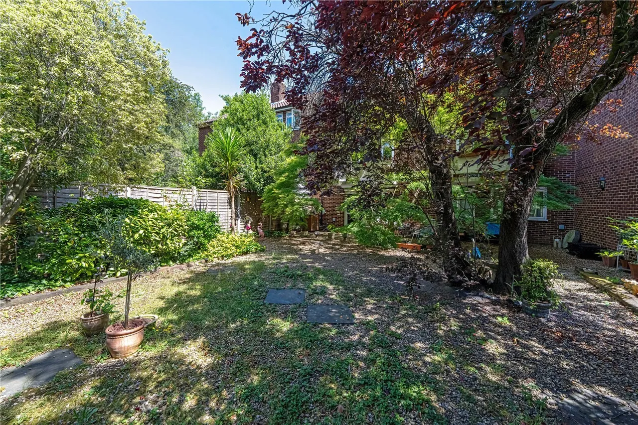 Cumberland Close, St Margarets, TW1, photo 9
