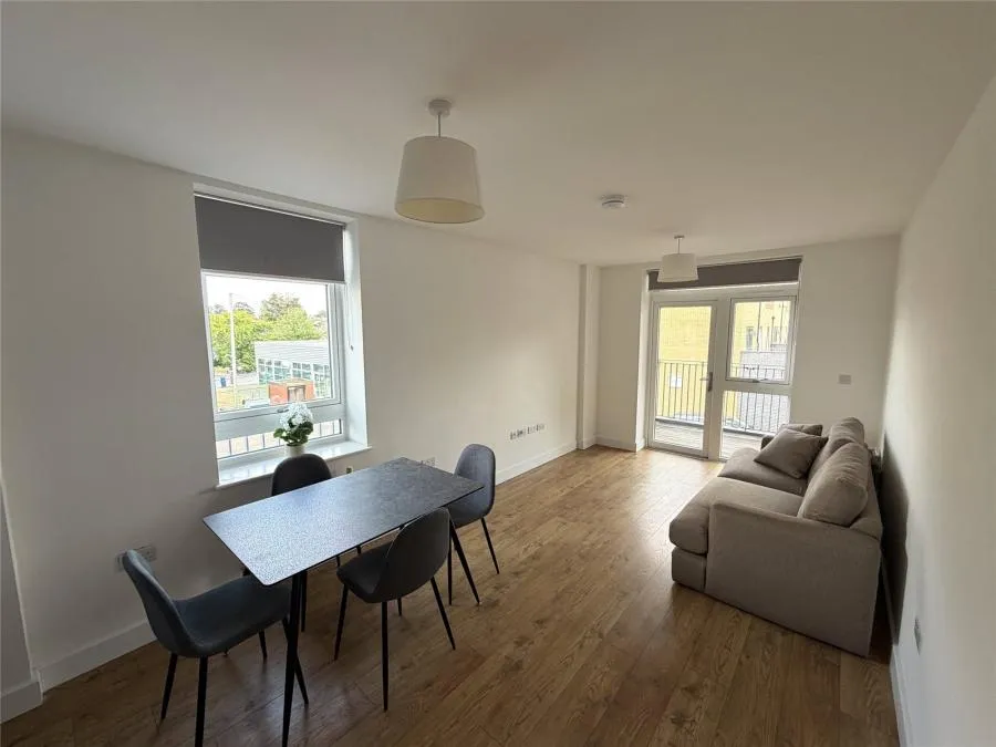 Bowes Road, N11, photo 2