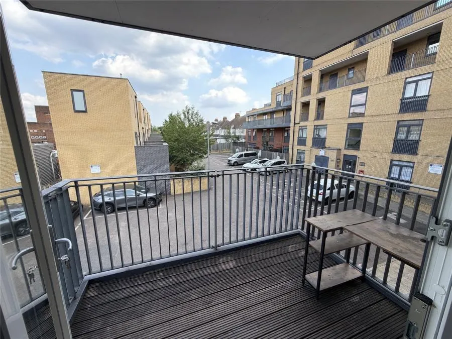Bowes Road, N11, photo 7