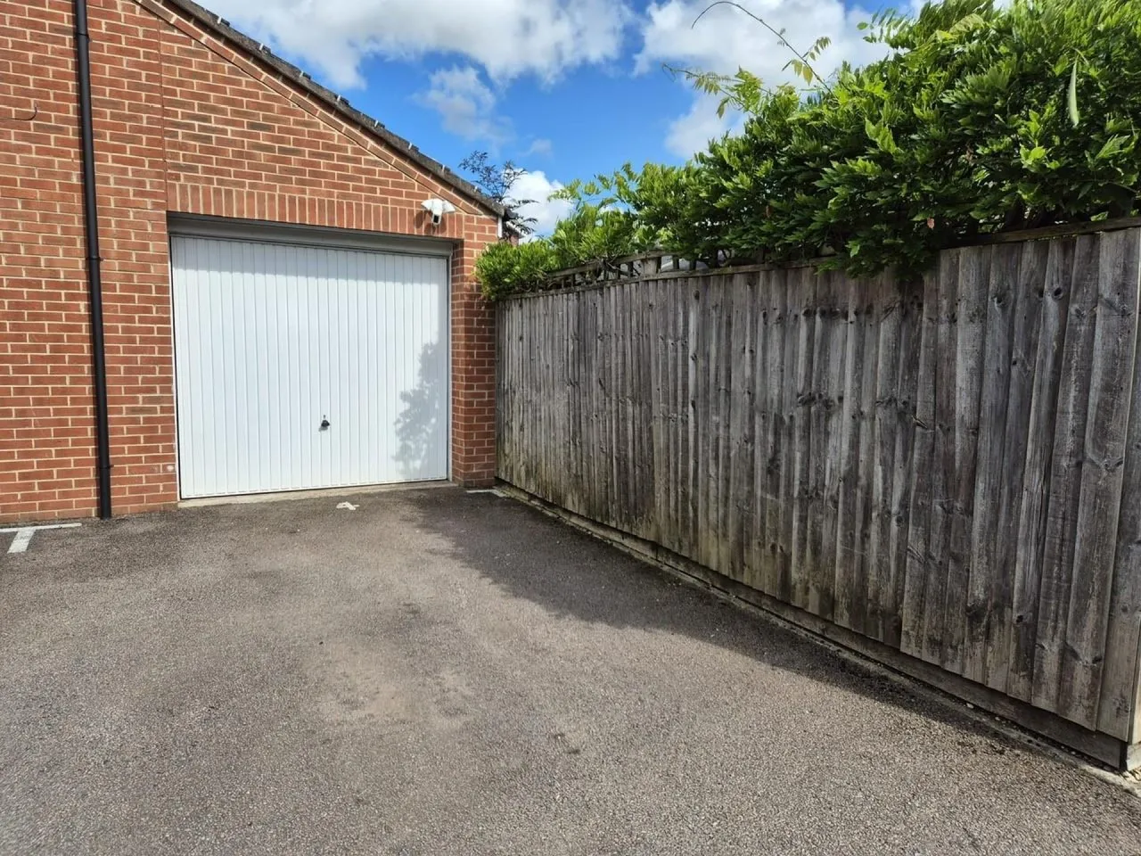 Holloway Court, Wombourne, WV5 0DJ, photo 2