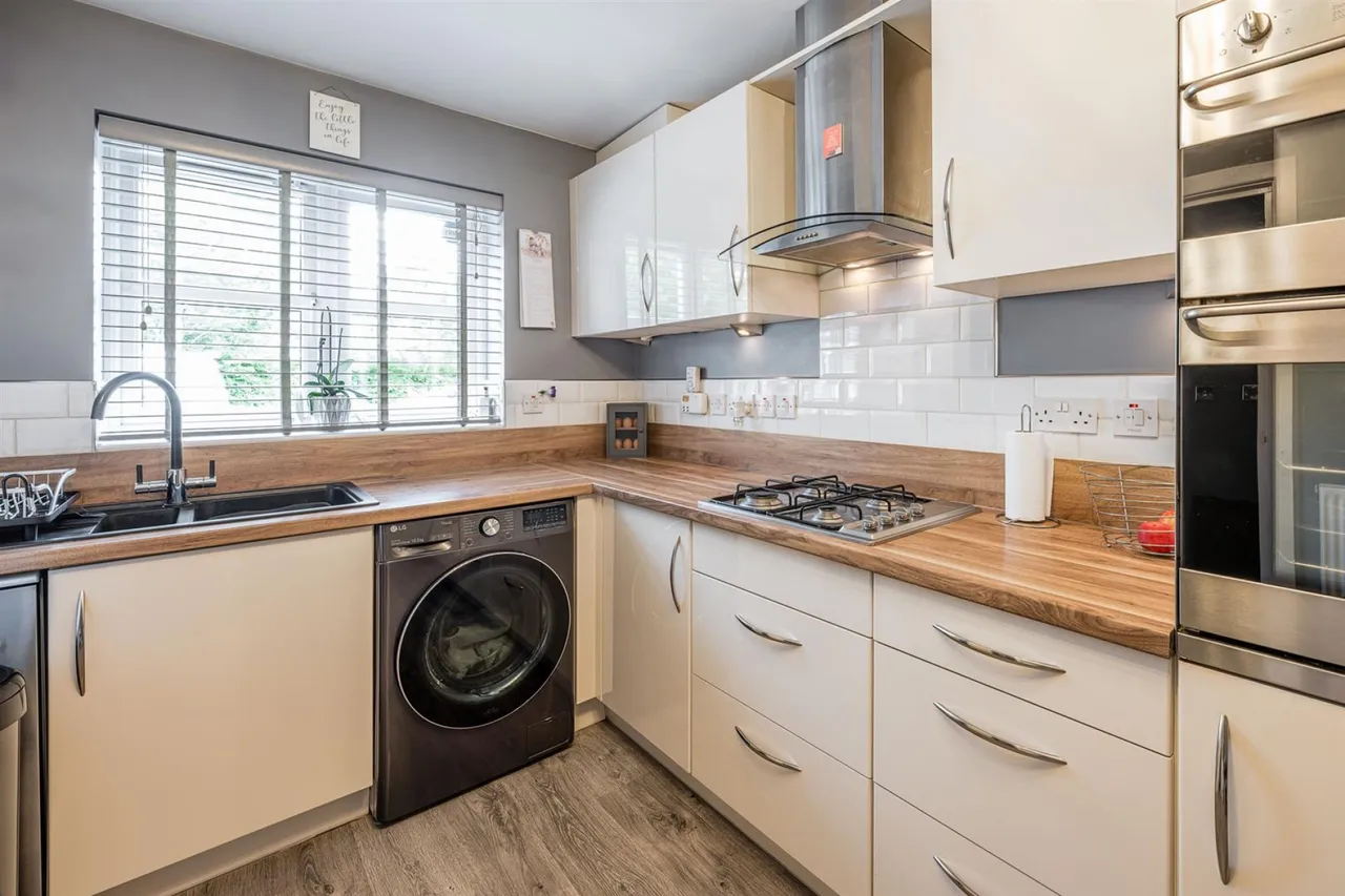 Holloway Court, Wombourne, WV5 0DJ, photo 6