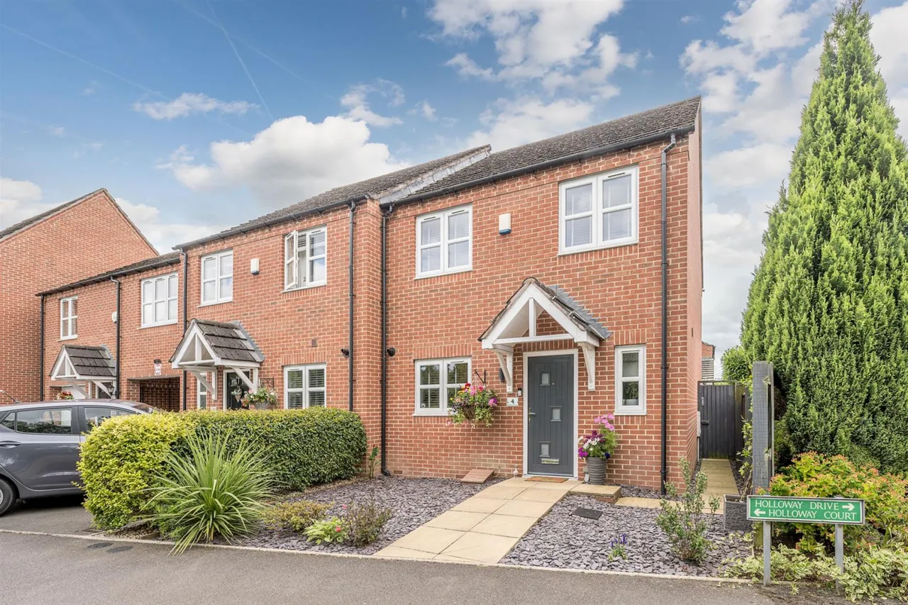 4 bed house for sale — Holloway Court, Wombourne, WV5 0DJ