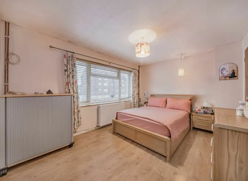 Main Street, Hanworth, TW13, photo 7