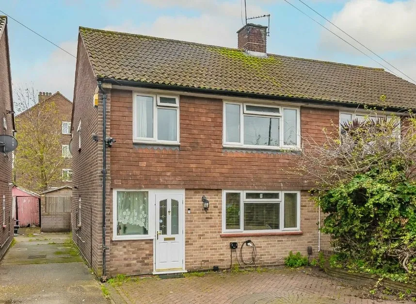 3 bed house for sale, Main Street, Hanworth, TW13