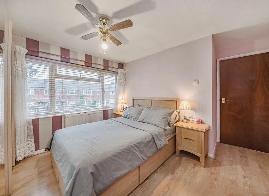 Main Street, Hanworth, TW13, photo 6