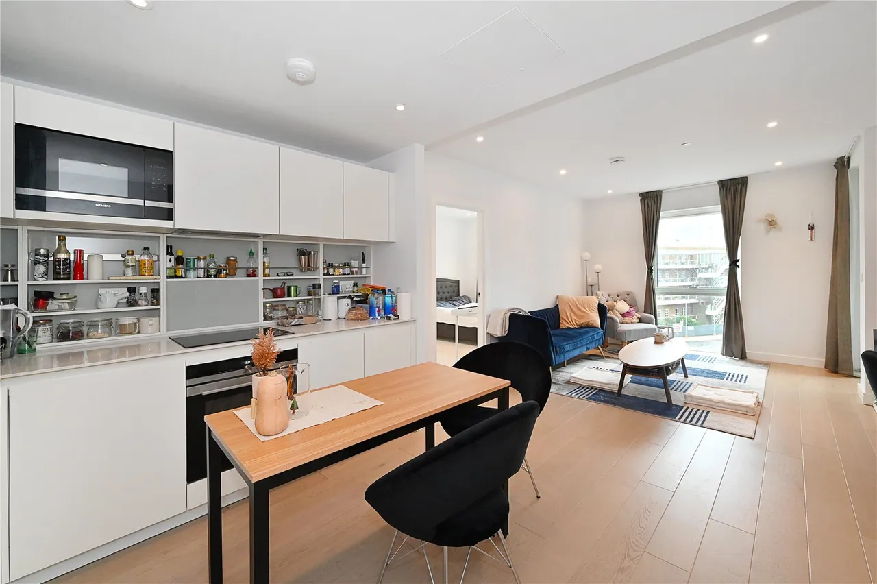 2 bed flat for sale, Lockgate Road, London, SW6
