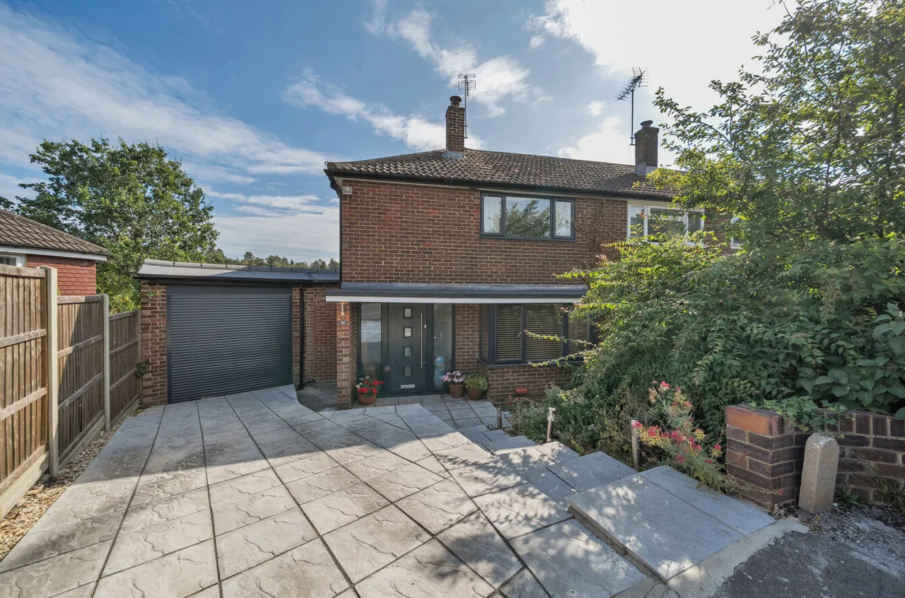 3 bed house for sale, Beacon Close, Wrecclesham, GU10