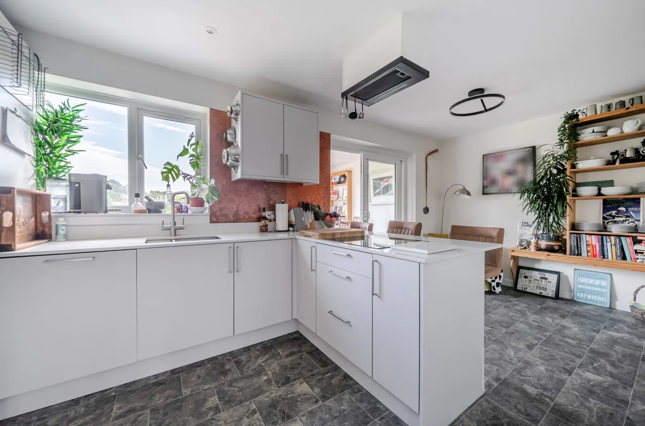 Beacon Close, Wrecclesham, GU10, photo 5