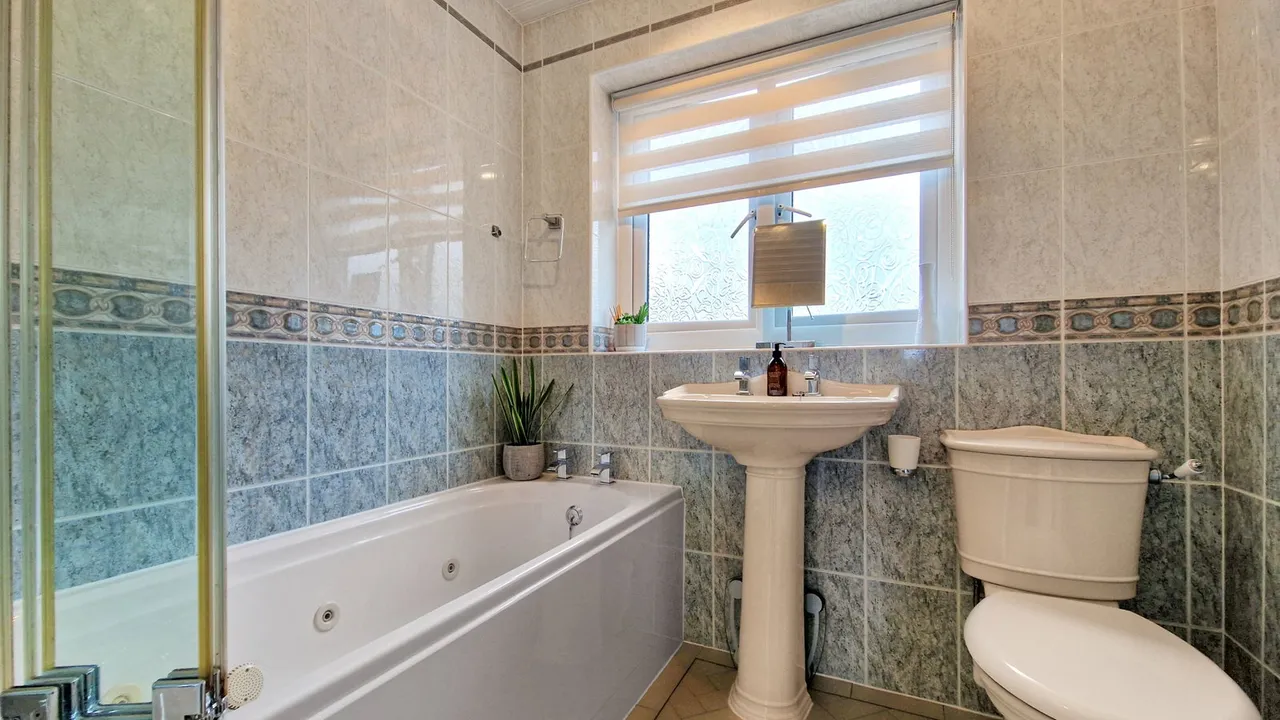 Greenfield Road, Atherton, M46, photo 27