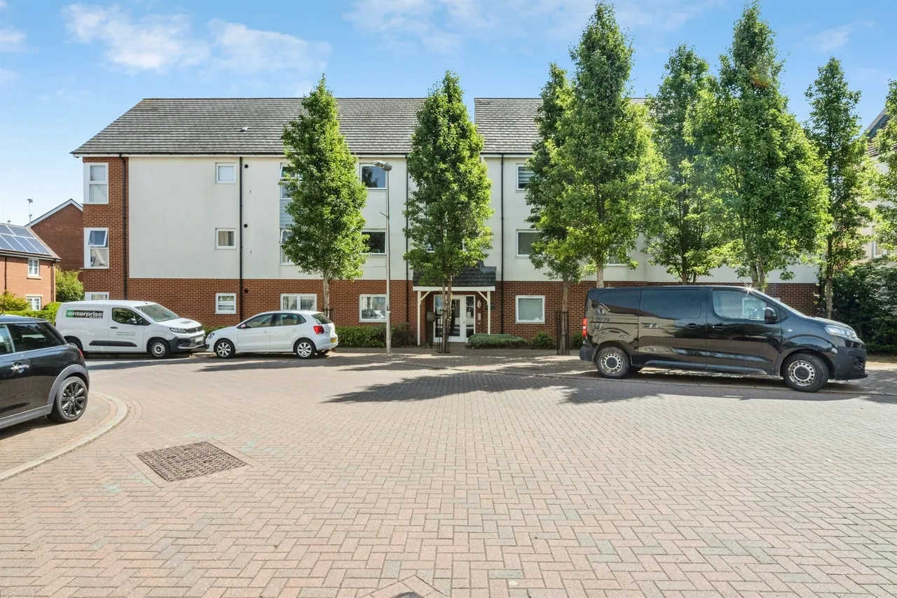 1 bed flat for sale — St. Helena Avenue, Bletchley, Milton Keynes