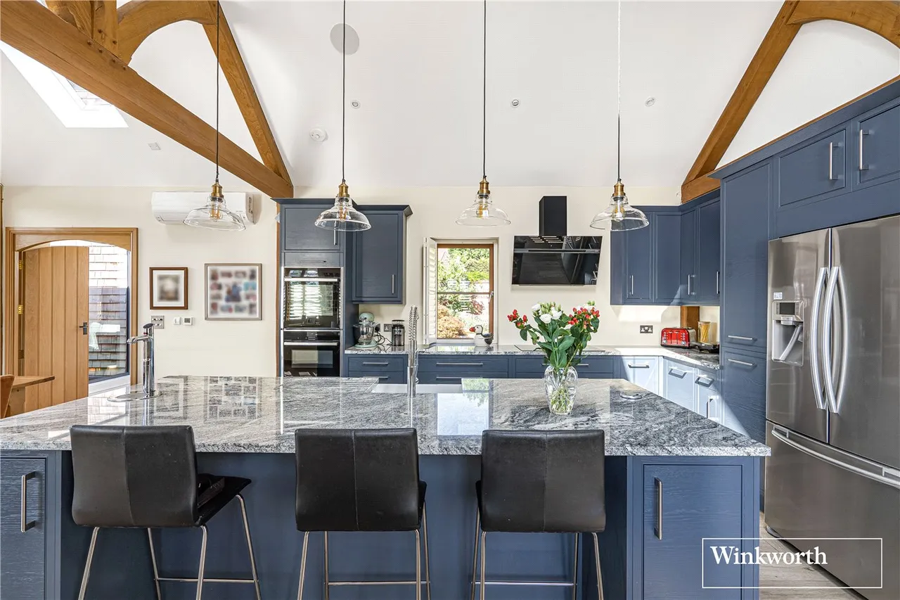 St. Anns Hill Road, Chertsey, Surrey, KT16, photo 4