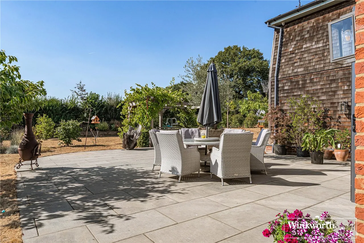 St. Anns Hill Road, Chertsey, Surrey, KT16, photo 6